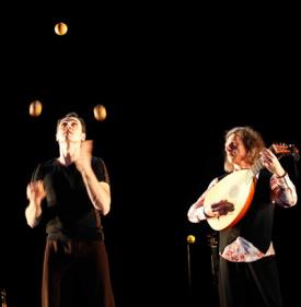 Bach en balles - Théâtre de la Commune - photo P. Cibille Bach en balles - Théâtre de la Commune - photo P. Cibille