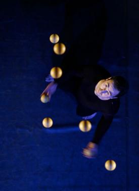 Bach en balles - Théâtre de la Commune - photo P. Cibille Bach en balles - Théâtre de la Commune - photo P. Cibille